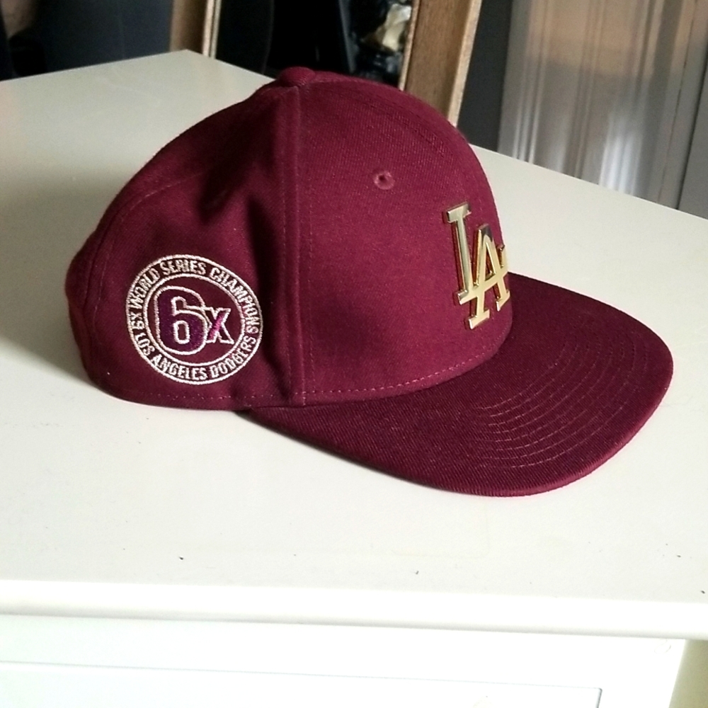LA hat so clean and crisp